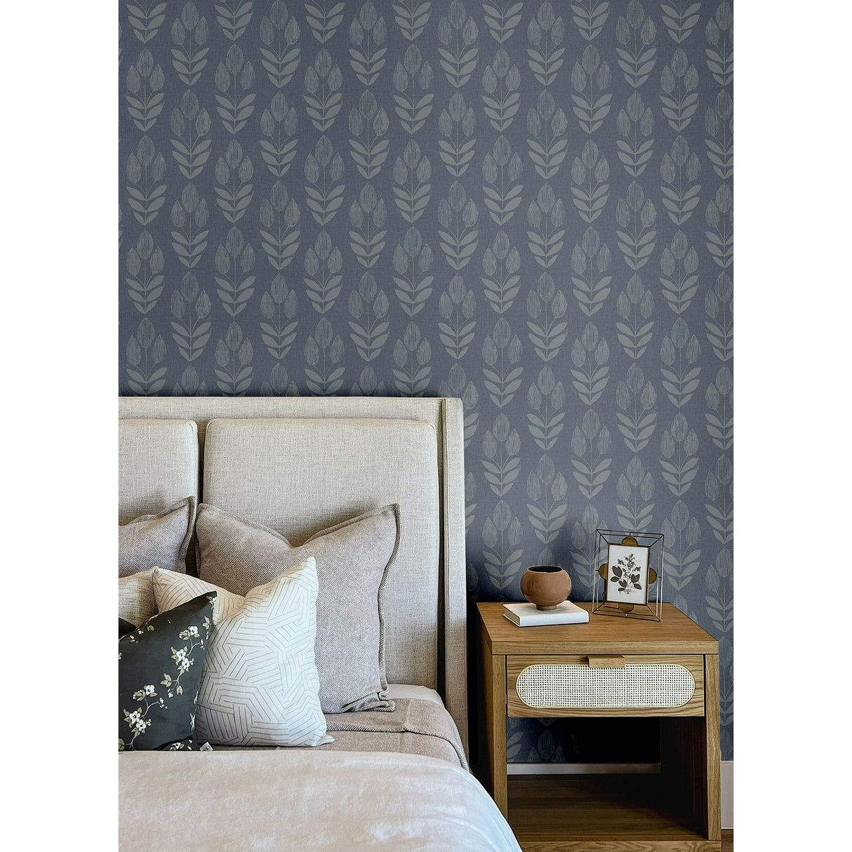 Garland Denim by Chesapeake Block Tulip Wallpaper – Brewster Home Fashions 4148-27473