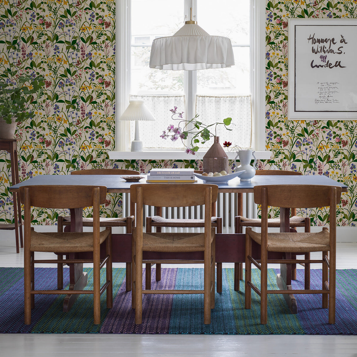 ROS OCH LILJA Ivory by Boråstapeter Scandinavian Floral Wallpaper – Schumacher 1962