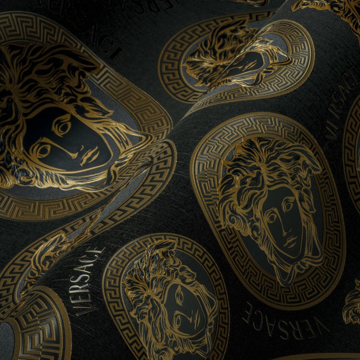 Monarch Onyx and Gold by Versace Volume 5 Medusa Medallion Vinyl Wallpaper – Versace 386117X
