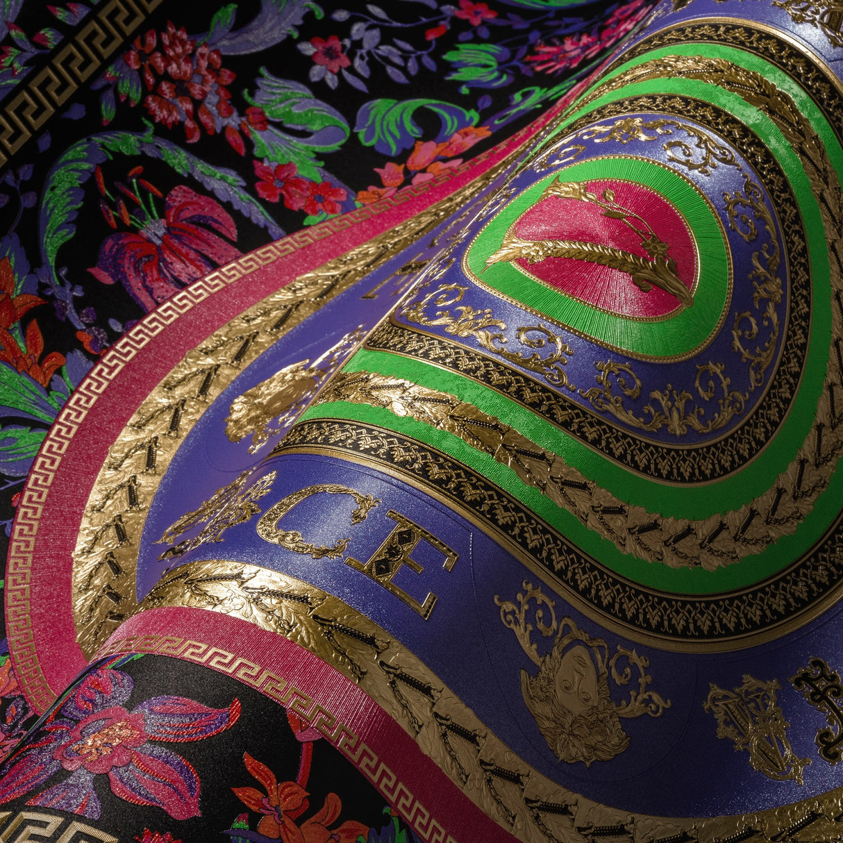 Ember Luminous by Versace Volume 5 Medallion Wallpaper – Versace 387051X
