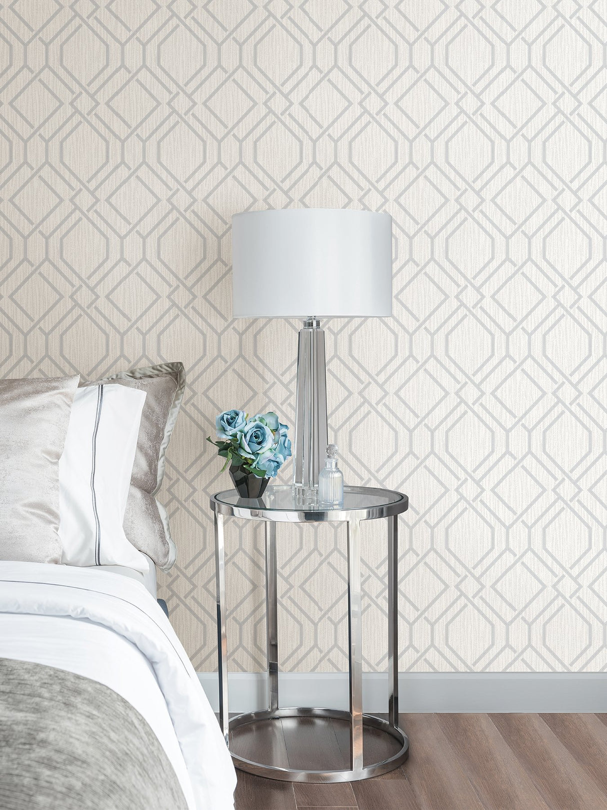 Frege Silver Trellis Wallpaper with Metallic Textured Geometric Pattern - Advantage 4025-82525