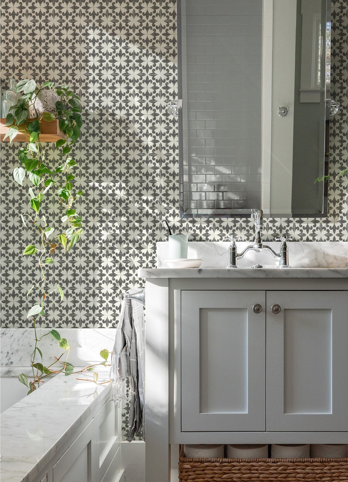Remy Black Fleur Tile Wallpaper with Graphic Fleur de Lis Motif - Chesapeake 4072-70032