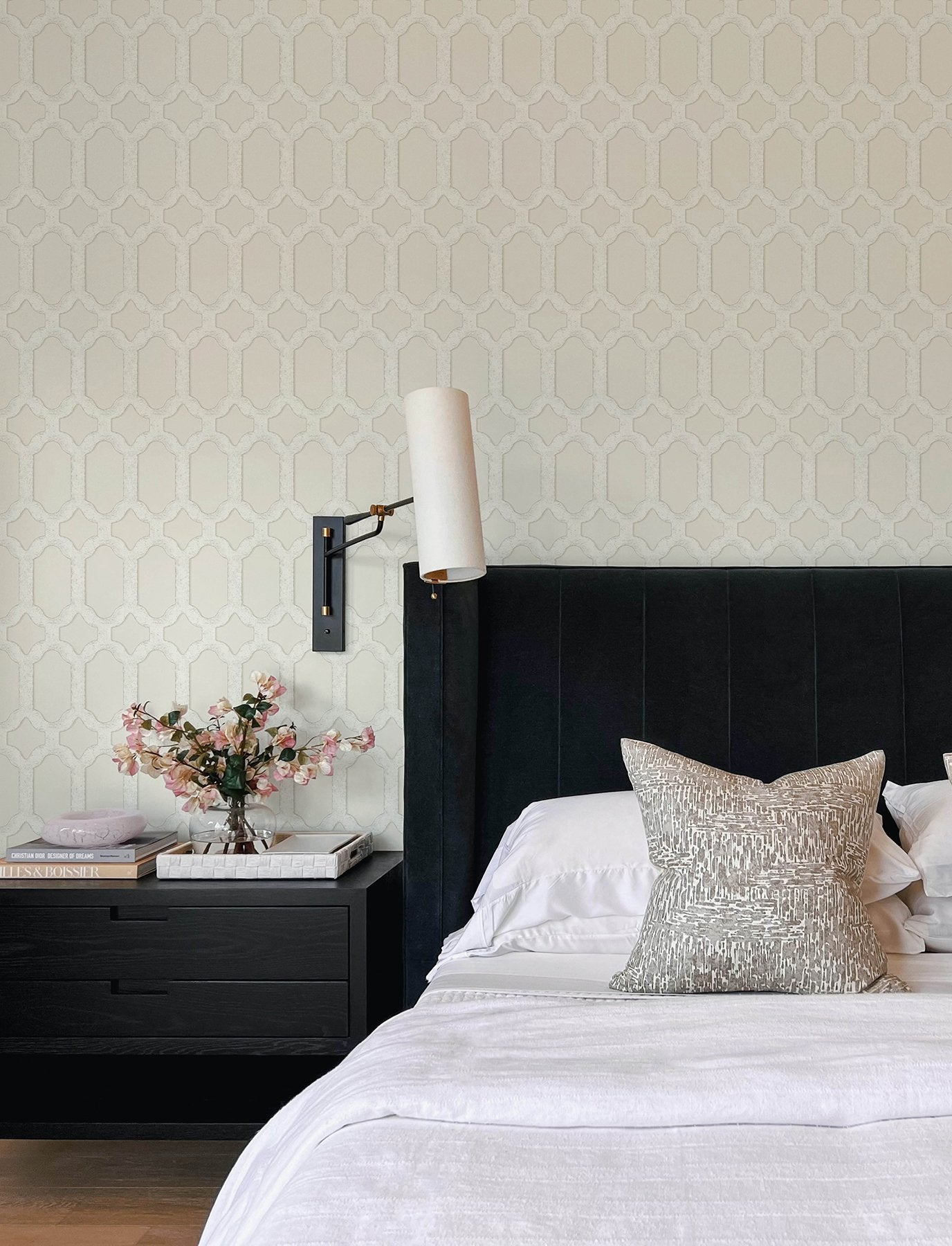 Chervil Cream Trellis Wallpaper with Geometric Quatrefoil Motif - Chesapeake 4134-72541