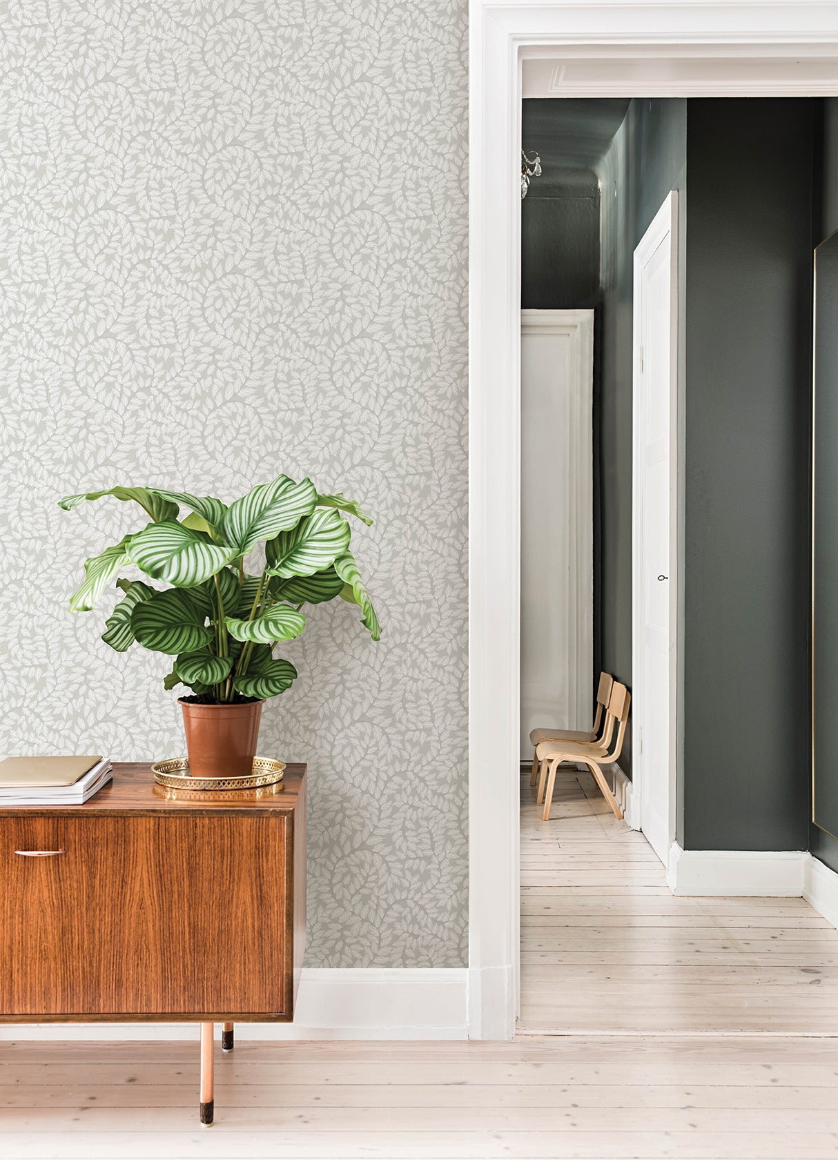Lindlöv Grey Leafy Climbing Vines Botanical Scandinavian Non Woven Unpasted Washable Strippable Wallpaper by A-Street Prints - MD34016