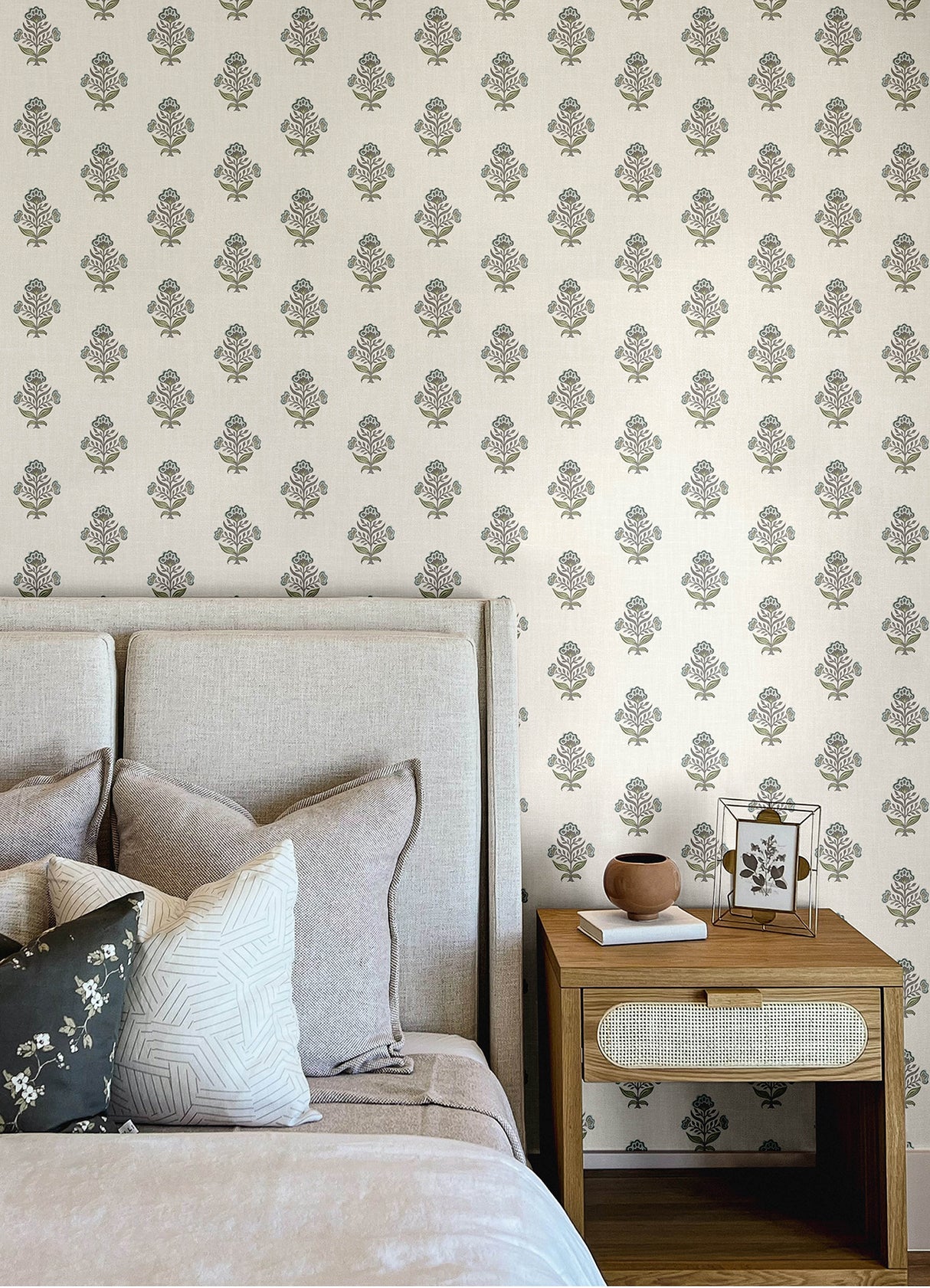 Hollyhock Aqua by Chesapeake Floral Crest Wallpaper – Brewster Home Fashions 4148-27415