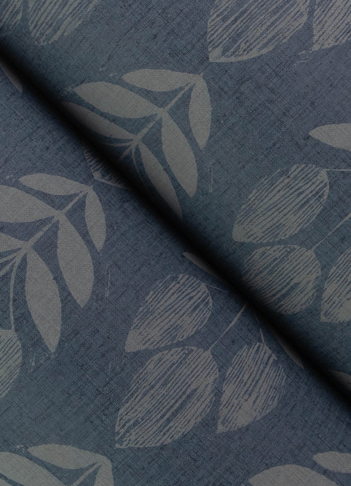 Garland Denim by Chesapeake Block Tulip Wallpaper – Brewster Home Fashions 4148-27473