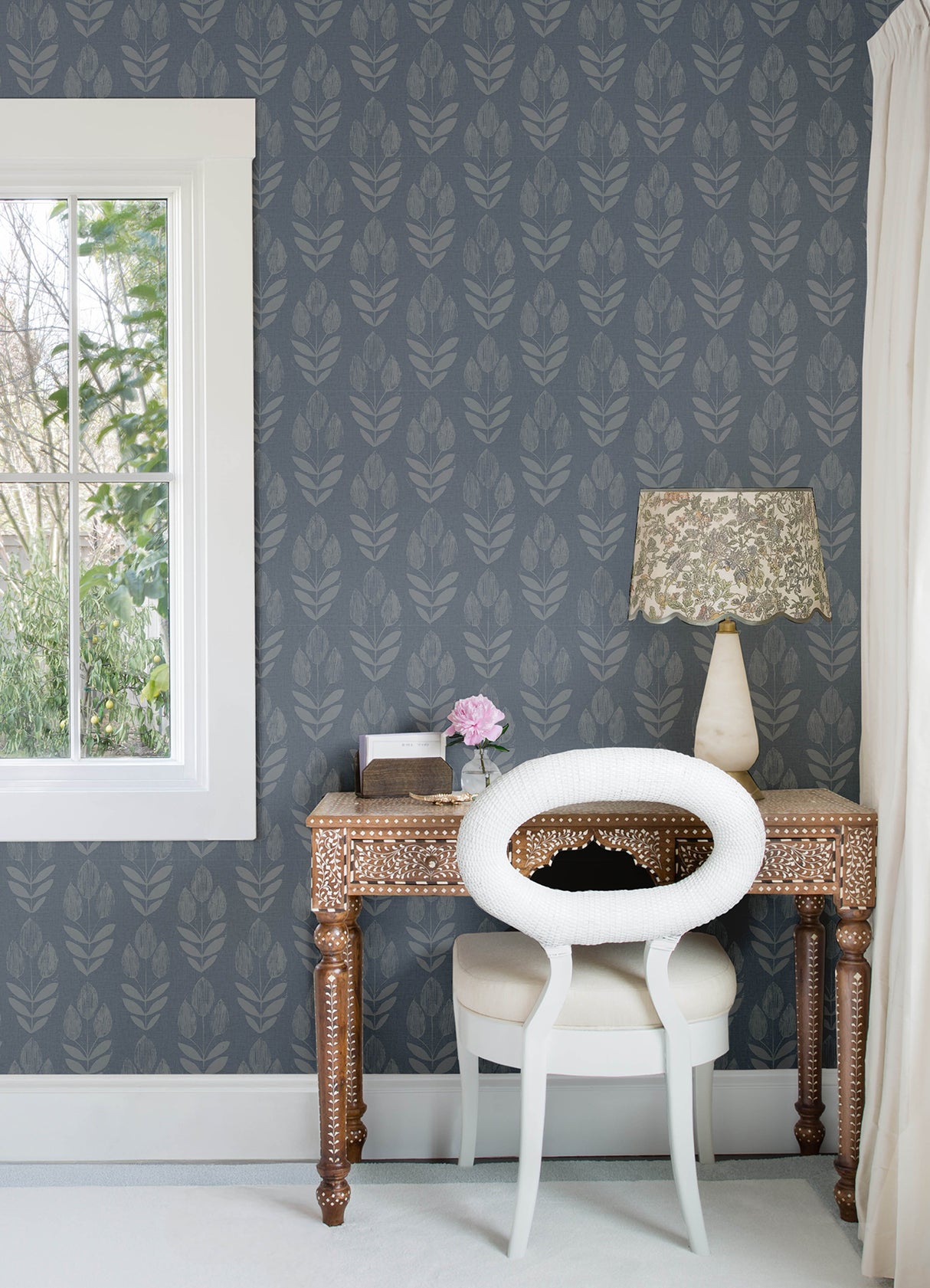 Garland Denim by Chesapeake Block Tulip Wallpaper – Brewster Home Fashions 4148-27473