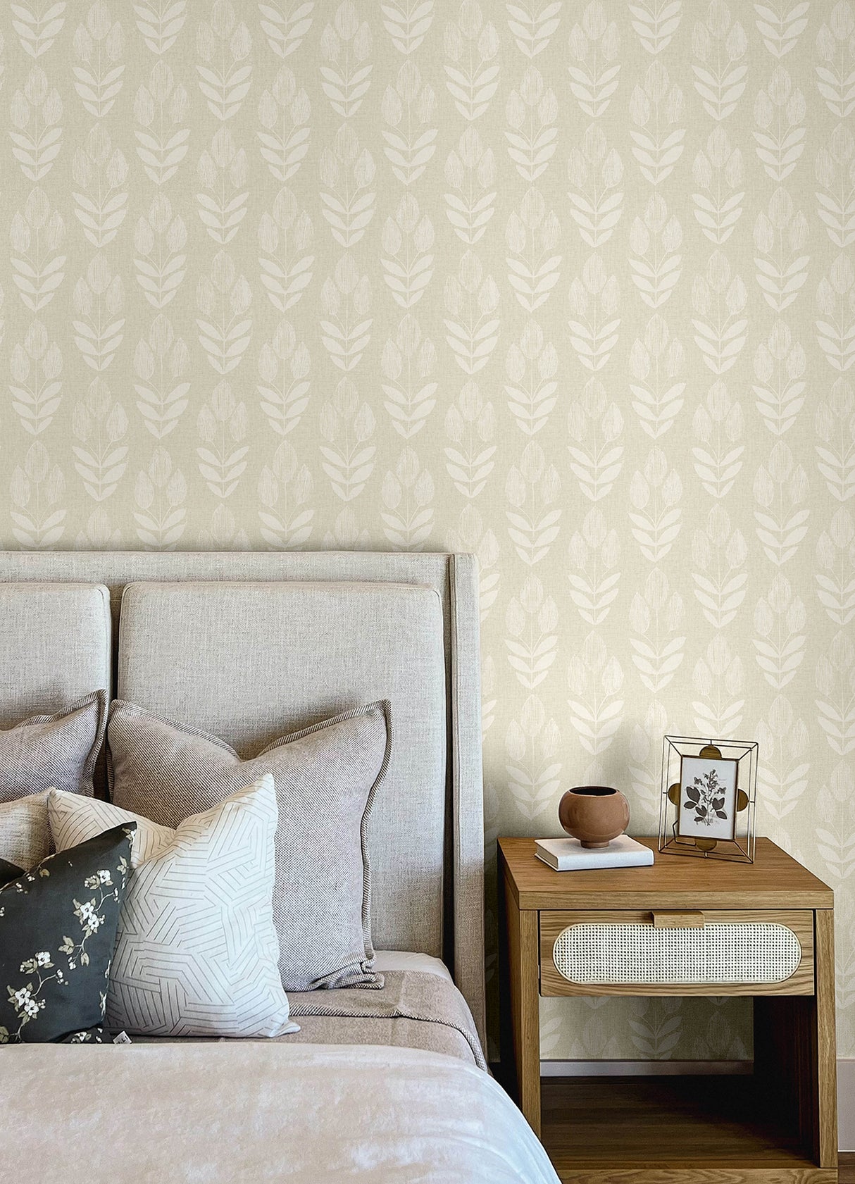 Garland Khaki by Chesapeake Block Tulip Wallpaper – Brewster Home Fashions 4148-27474