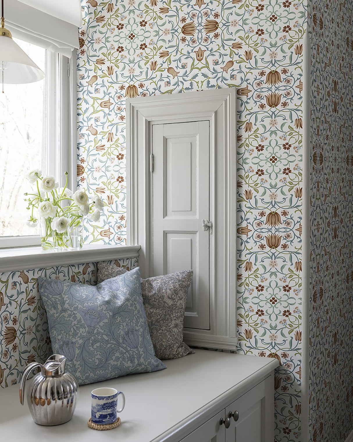 No 1 Holland Park Red Floral Wallpaper with Botanical Traditional Motif - Brewster 4153-82007