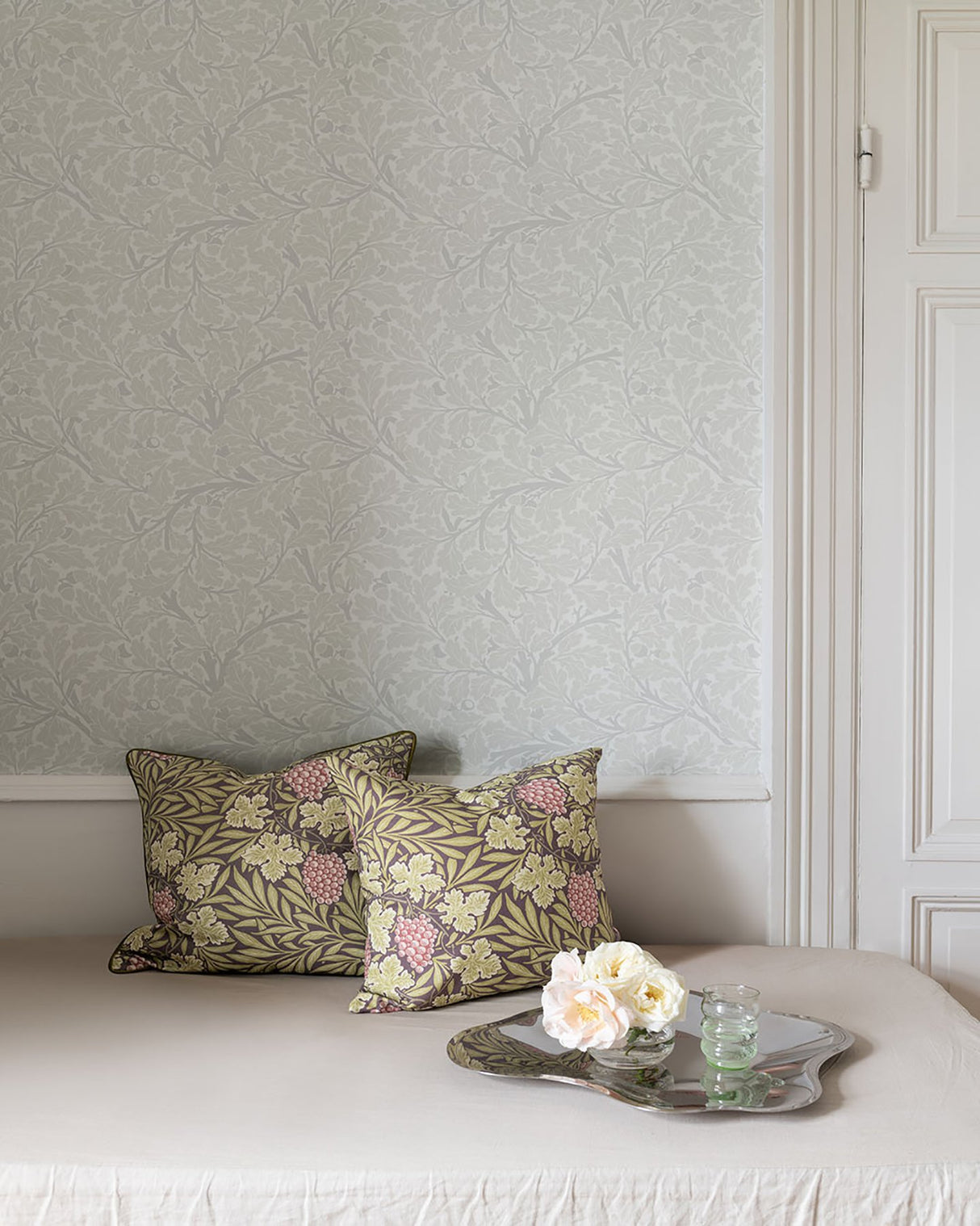 Oak Tree Dove Leaf Wallpaper in Grey Botanical Leaves - A-Street Prints 4153-82026