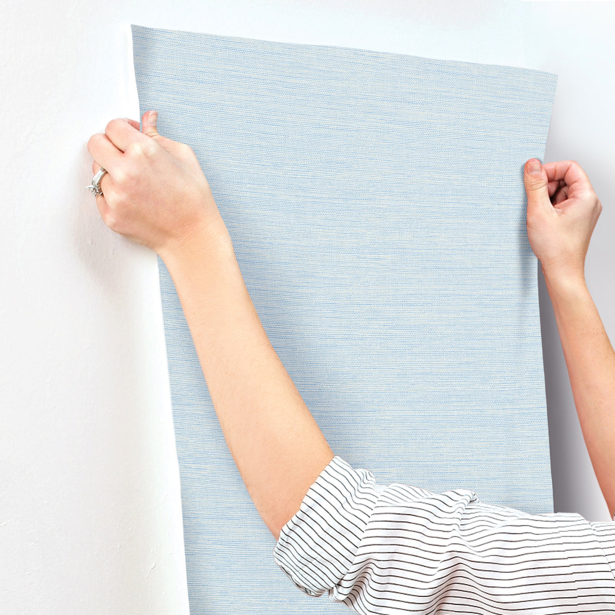 Agave Sky Blue by Chesapeake Faux Grasscloth Wallpaper – Brewster Home Fashions 4169-24283