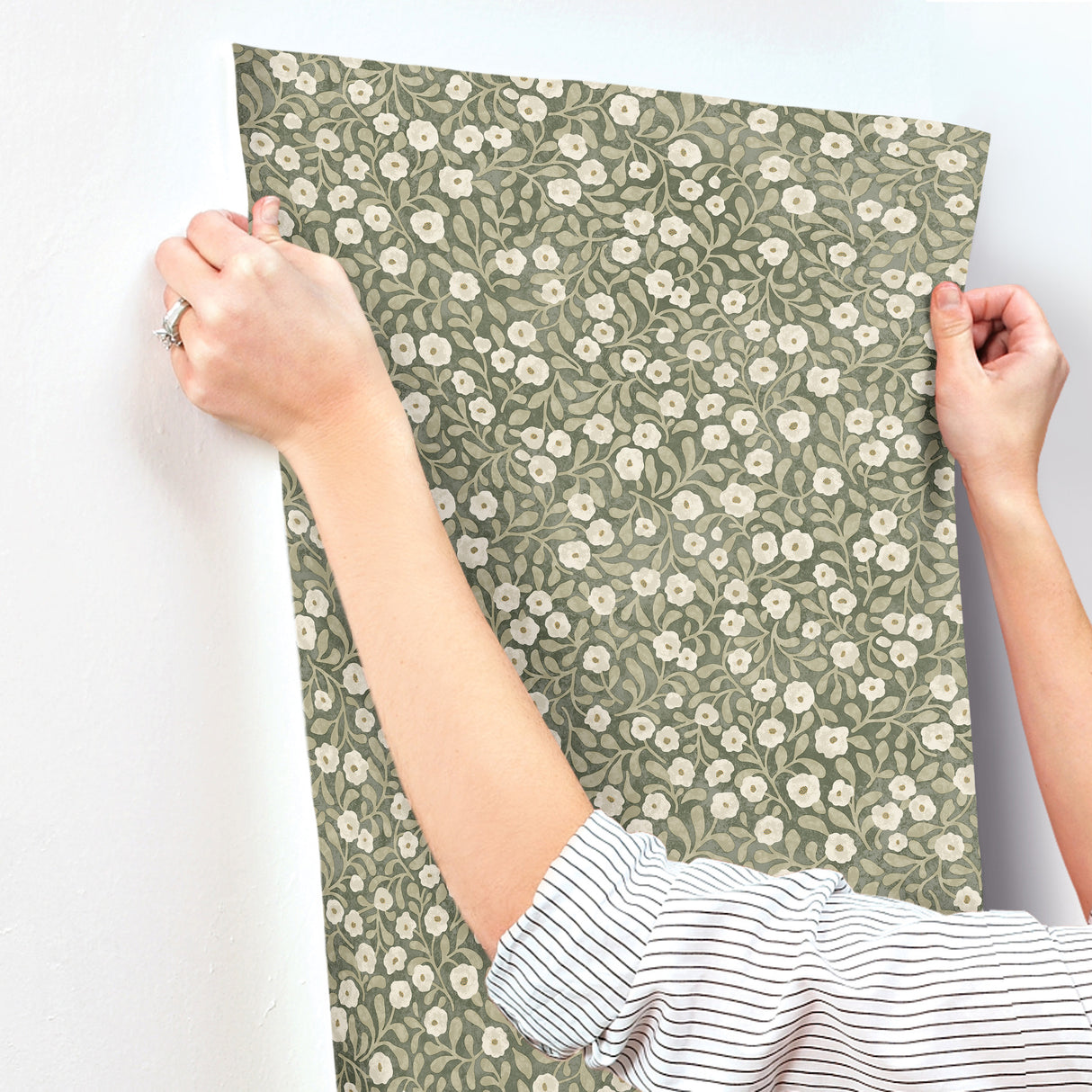 Poppy Trail Green by Chesapeake Floral Wallpaper – Brewster 4169-83132