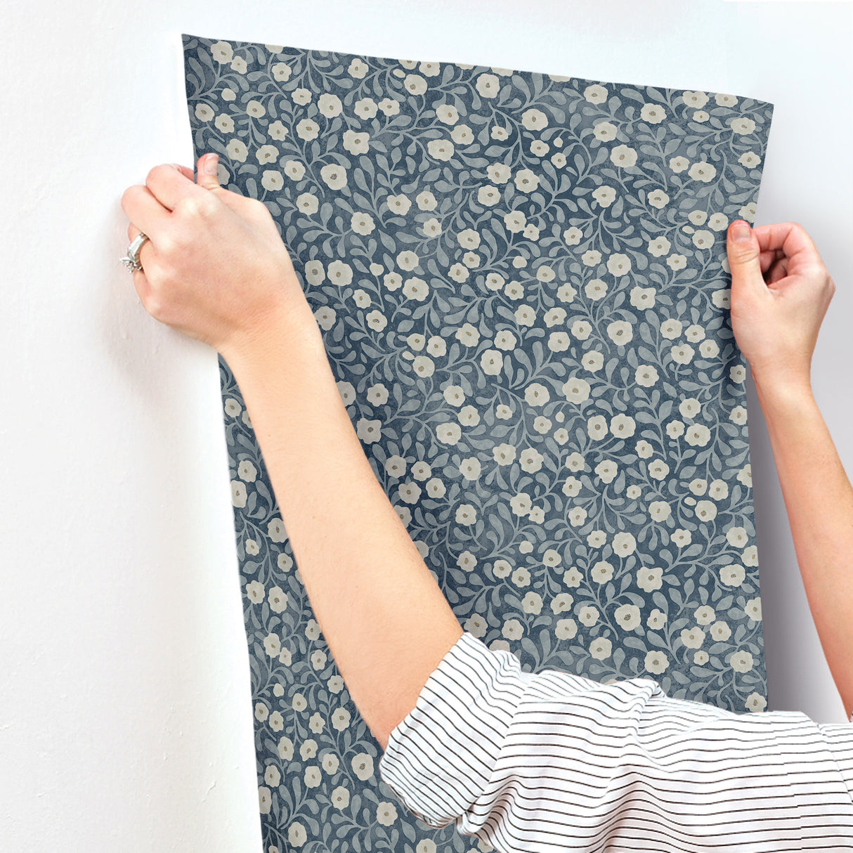 Poppy Trail Dark Blue by Chesapeake Floral Wallpaper – Brewster Home Fashions 4169-83135