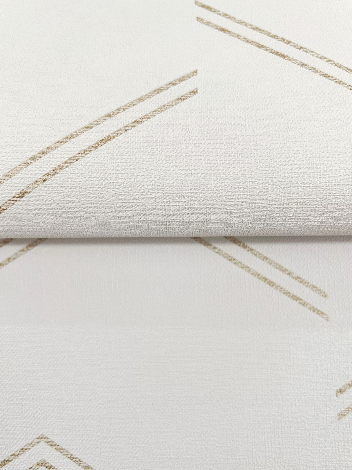 Aviator Gold by Warner Abstract Chevron Wallpaper – Brewster Home Fashions 4178-4438