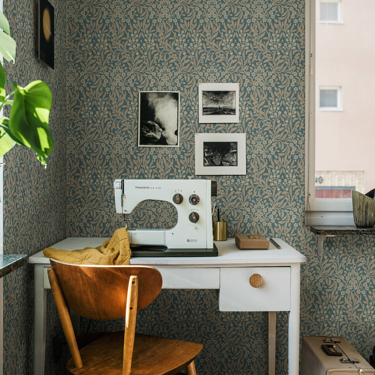 KRYDDHYLLAN Mineral by Boråstapeter Botanical Wallpaper – Schumacher 4187