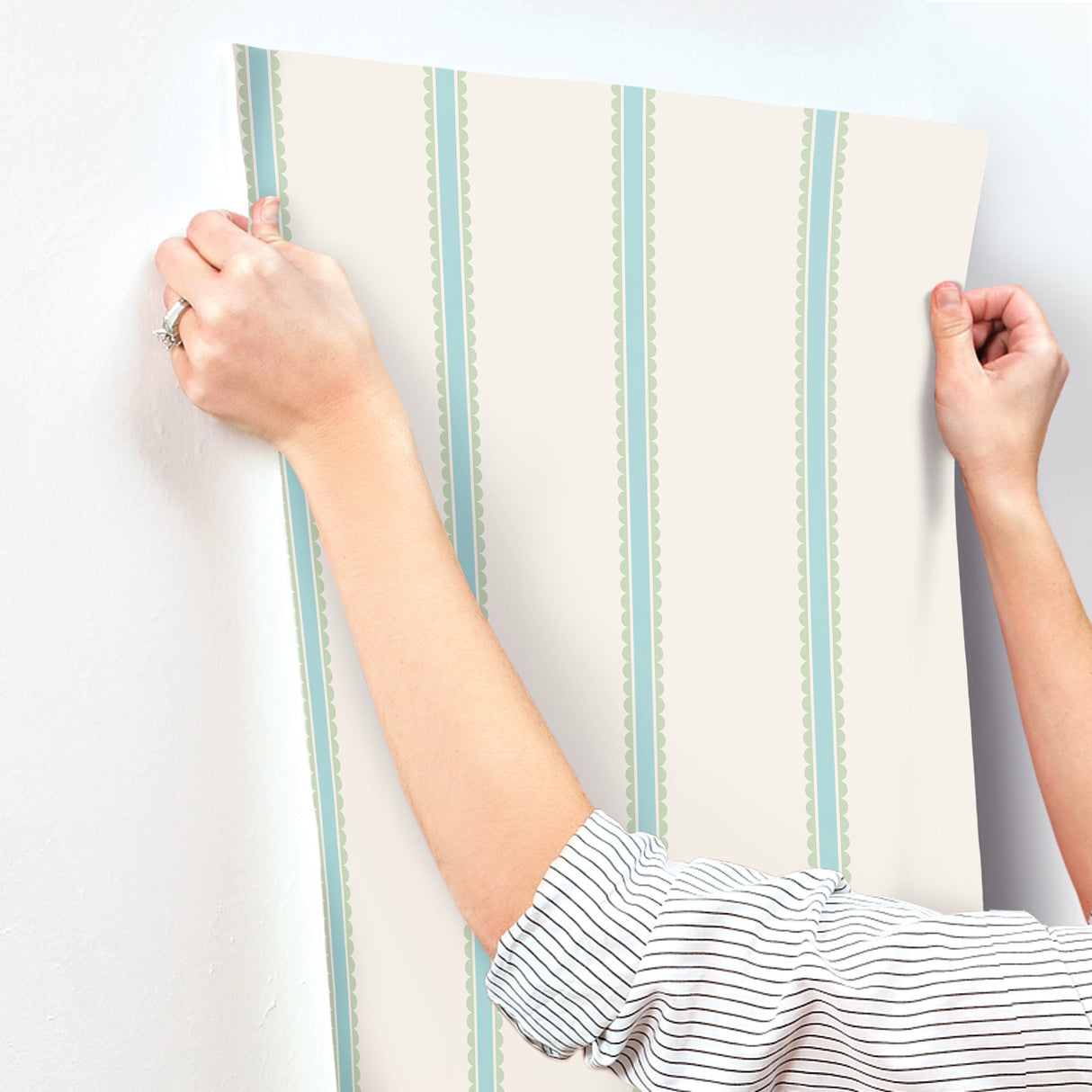 Bobbin Stripe Aqua by Advantage Scalloped Wallpaper – Brewster Home Fashions 4203-27573