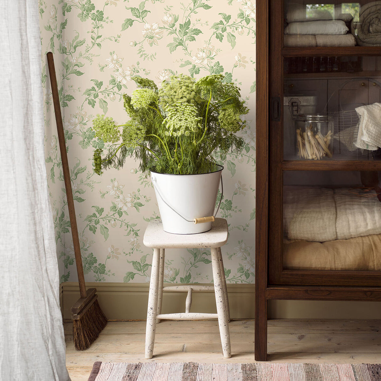 Blomslinga Leaf by Boråstapeter Climbing-Vine Floral Wallpaper – Schumacher 4519