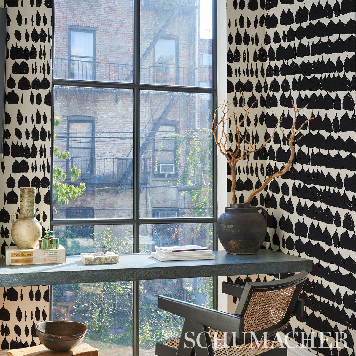 Queen of Spain Black by Schumacher Painterly Abstract Wallpaper – Schumacher 5005881