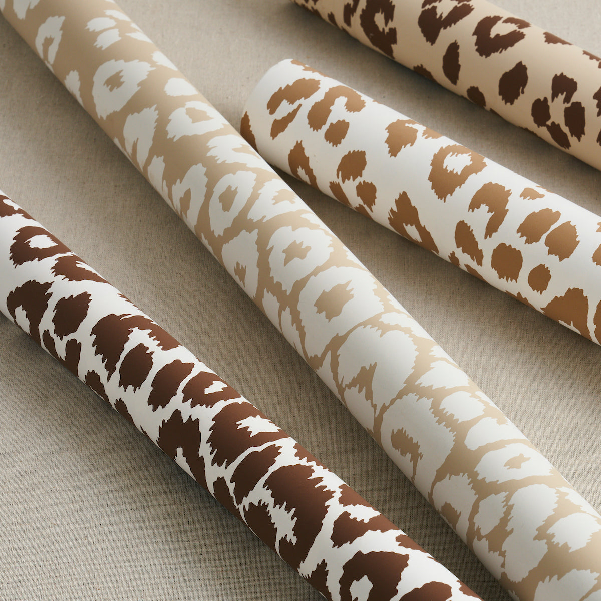 Iconic Leopard Ivory on Neutral by Schumacher Animal Print Wallpaper – Schumacher 5007020