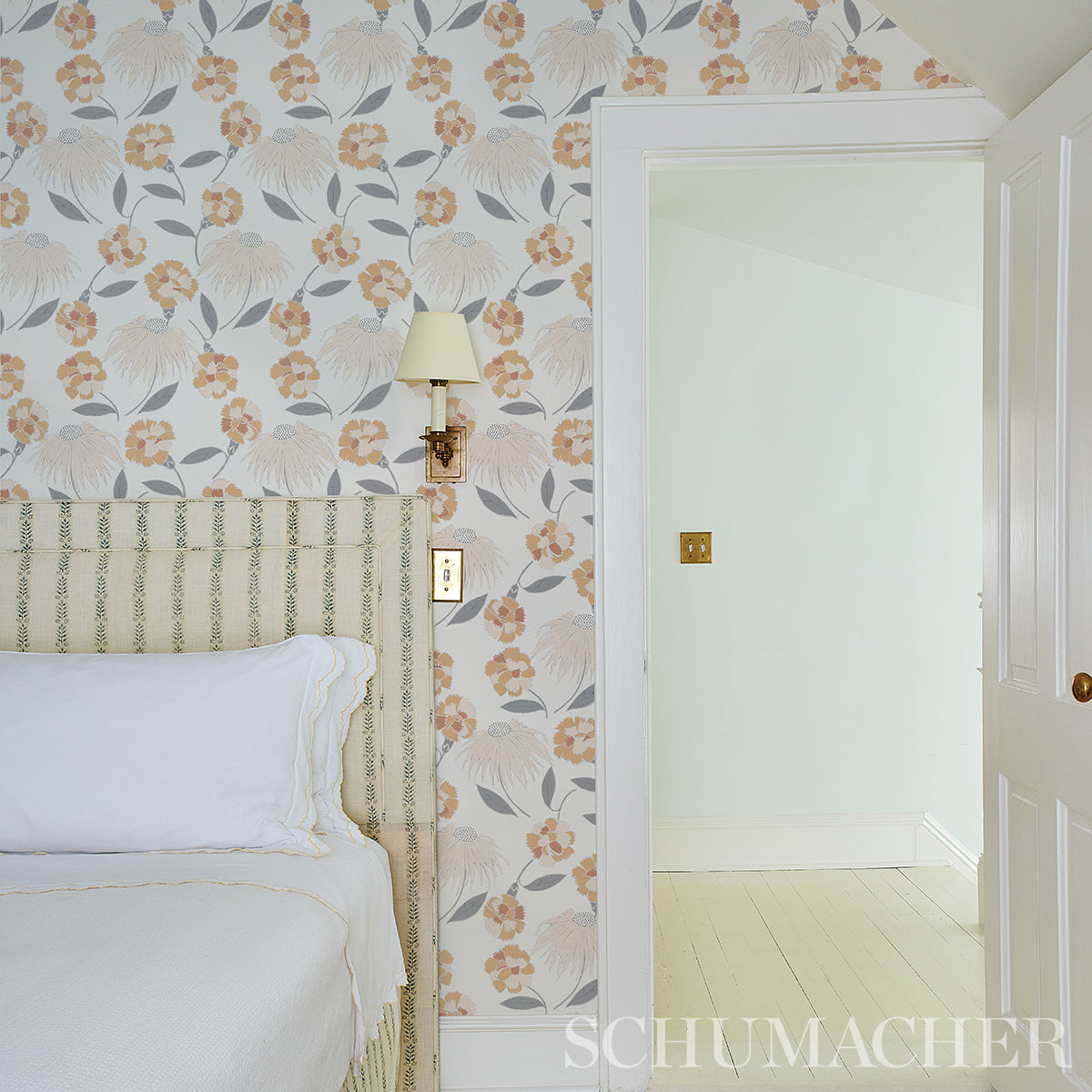 Bouquet Toss Toast by Celerie Kemble Retro Floral Wallpaper – Schumacher 5013842
