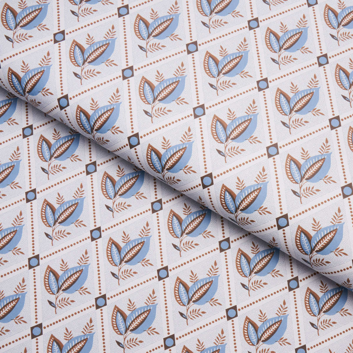 Basile Trellis Delft & Sepia by Schumacher Small-Scale Geometric Lattice Wallpaper – Schumacher 5014232
