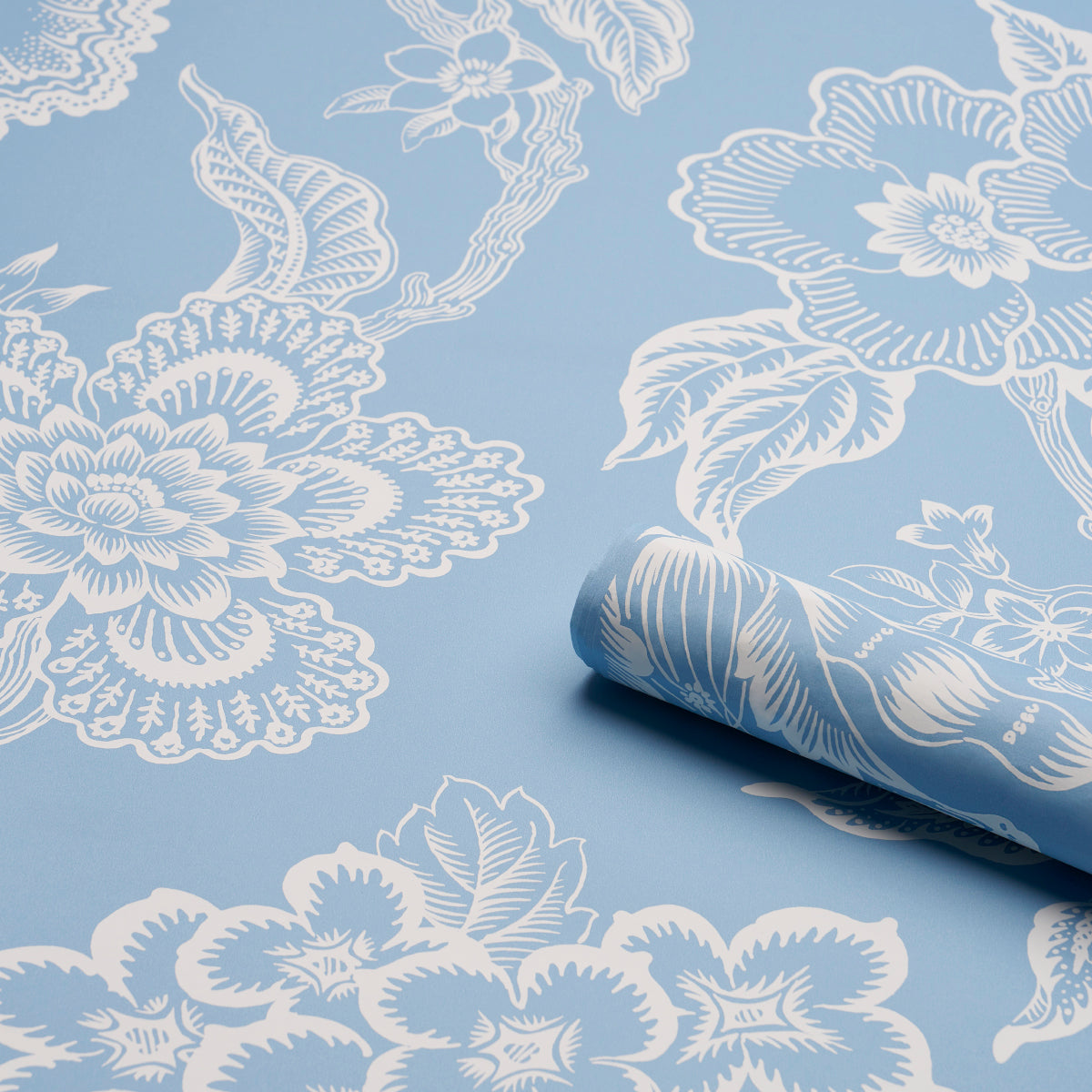 Hothouse Flowers Silhouette Bliss Blue by Celerie Kemble Wallpaper – Schumacher 5015321