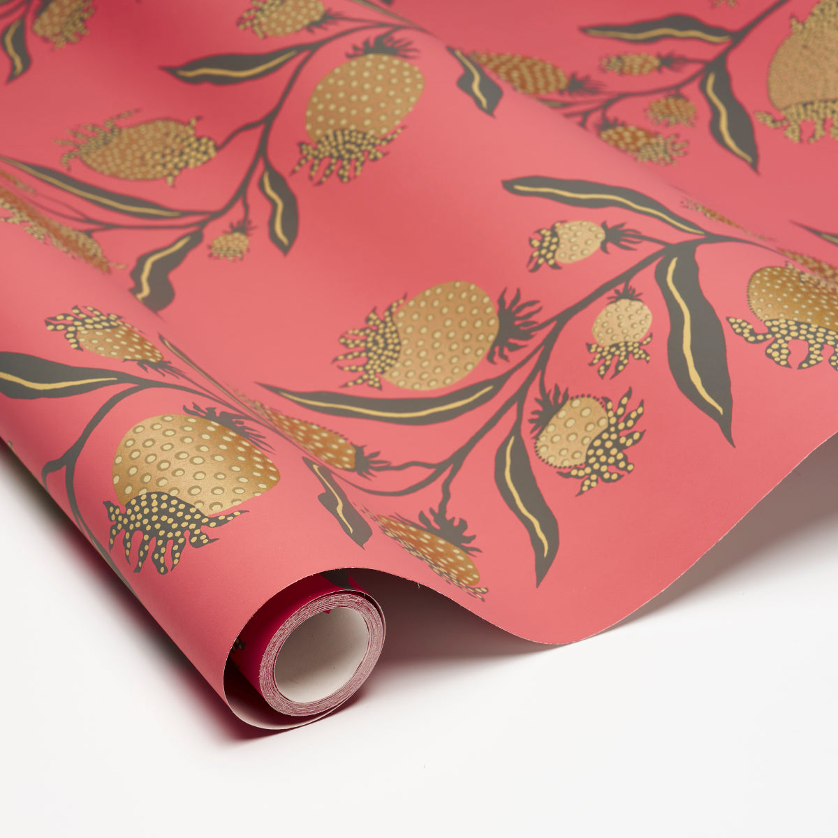 Thistle Vine Red & Gold by Marian McEvoy Botanical Stripe Wallpaper – Schumacher 5015480