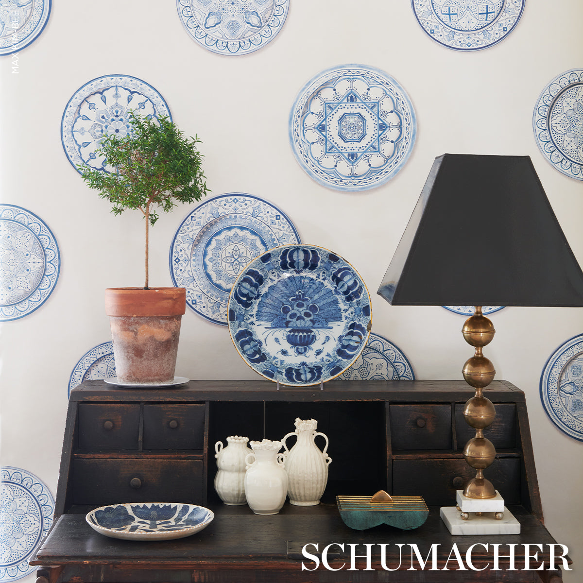 Montecito Porcelain Indigo by Mark D. Sikes Blue and White Plate Wallpaper – Schumacher 5015840