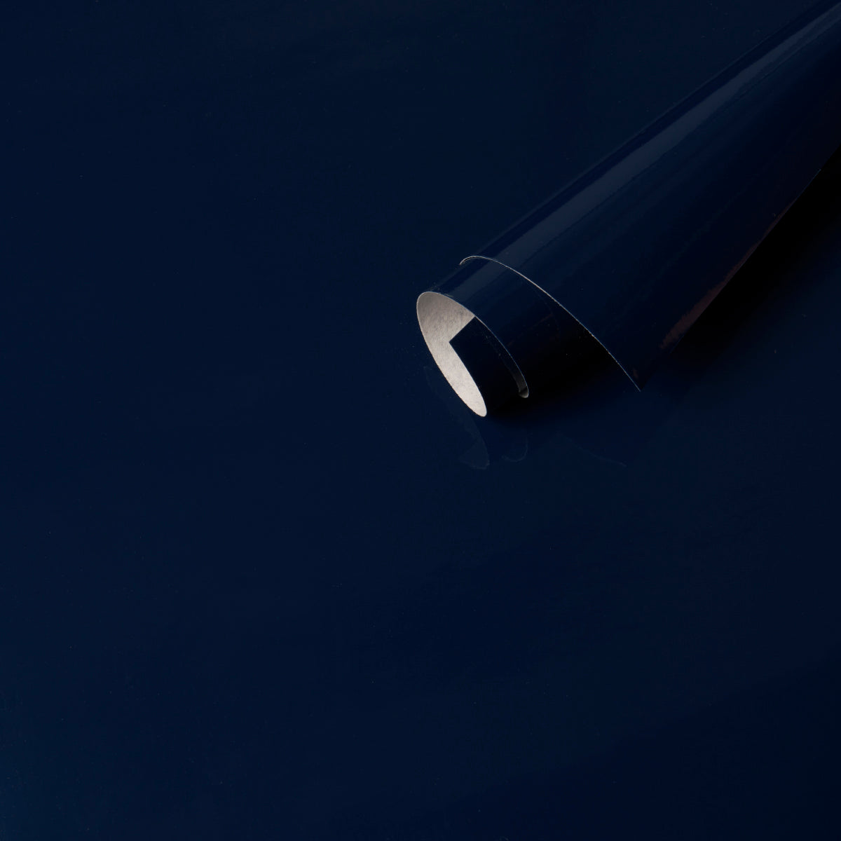 Ace Faux Lacquer Performance Vinyl Navy by Schumacher – High-Gloss Washable Wallcovering 5015941