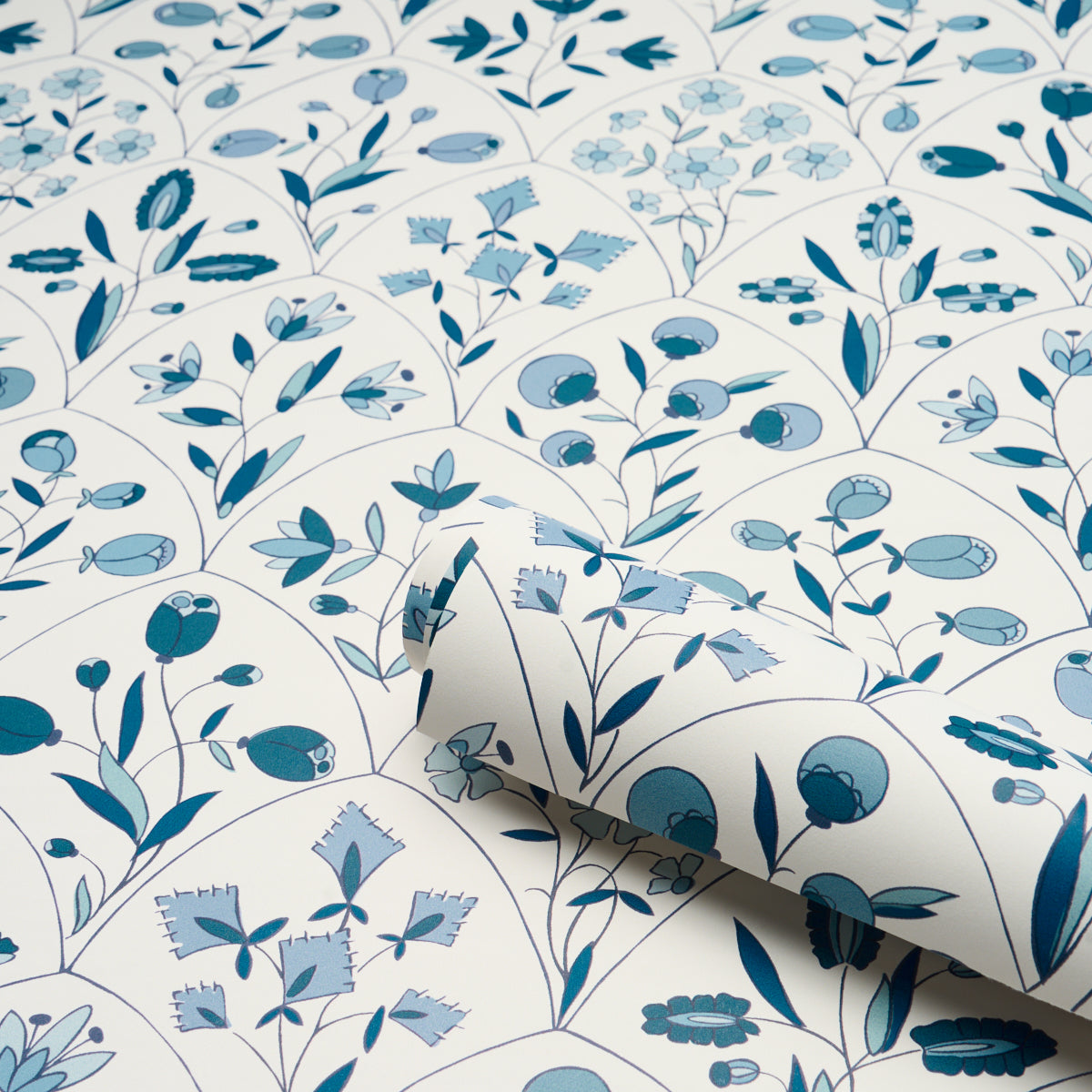 Frances Scallop Floral Blue by Schumacher Scenic Floral Wallpaper – Schumacher 5015962