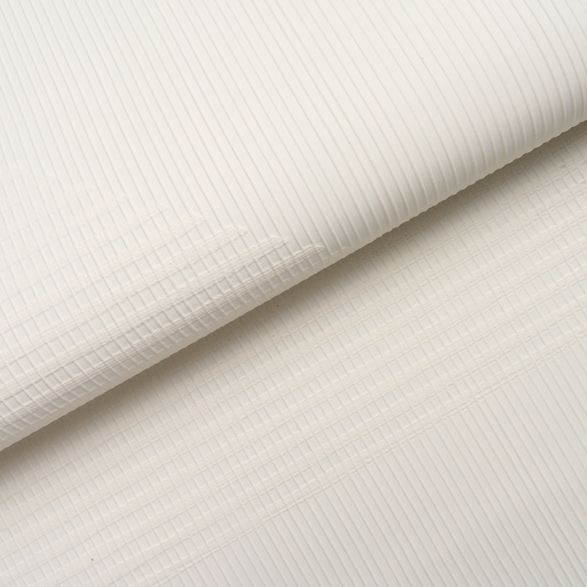 Hand Combed Triangles White by Schumacher Modern Geometric Wallpaper – Schumacher 5016521