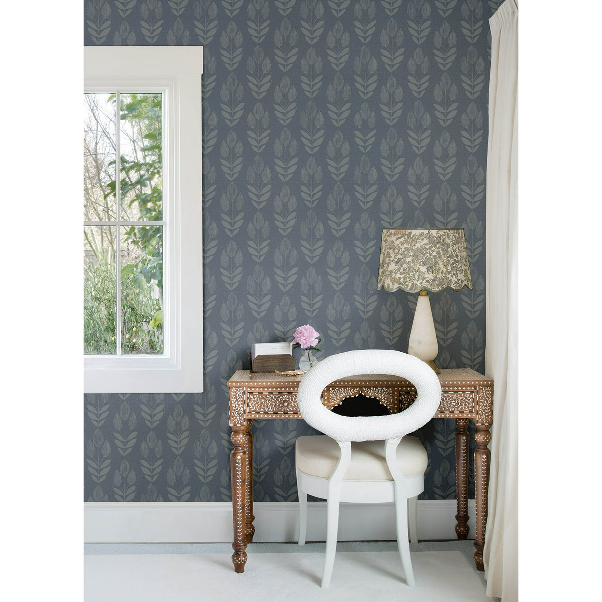 Garland Denim by Chesapeake Block Tulip Wallpaper – Brewster Home Fashions 4148-27473