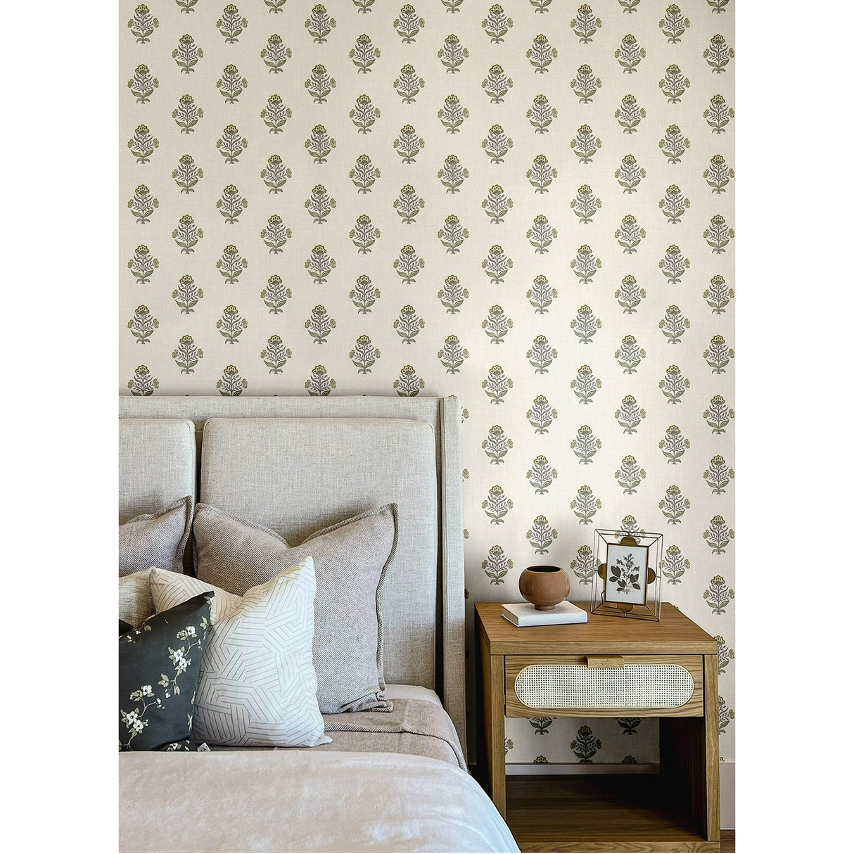 Hollyhock Honey by Chesapeake Floral Crest Wallpaper – Brewster Home Fashions 4148-27416