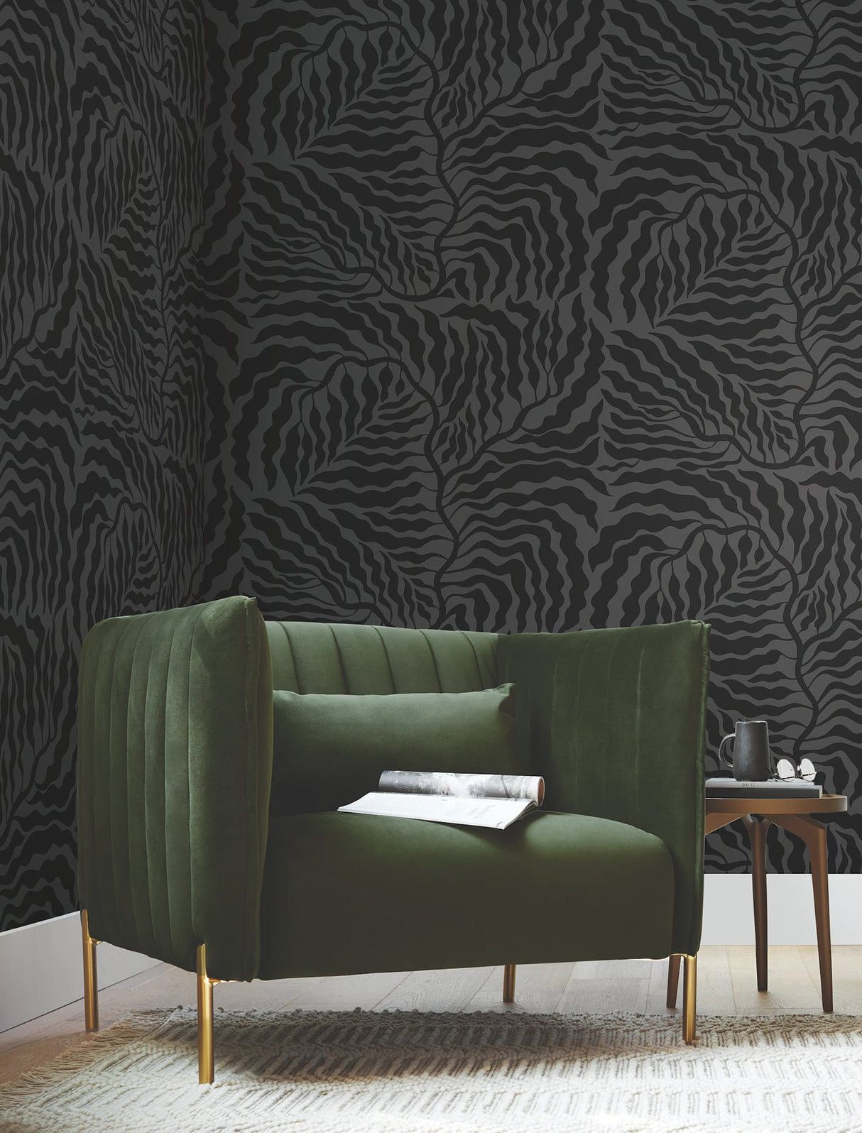 Fern Fronds Black Wallpaper with Metallic Effect - York AG2062