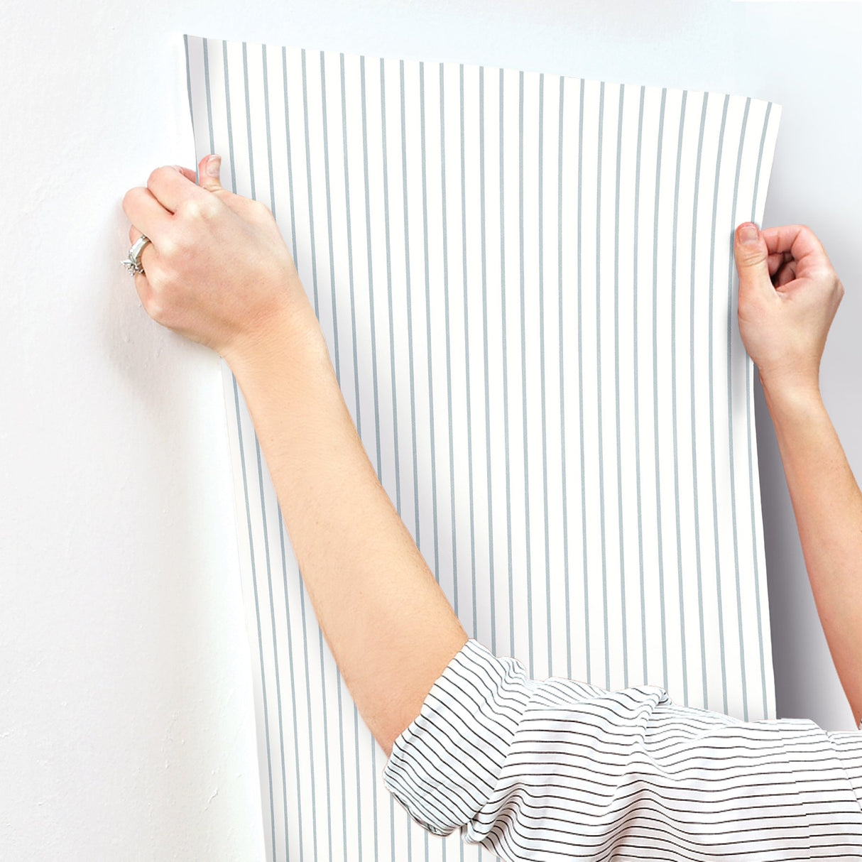 Oliver Heather Simple Stripe Wallpaper with Pinstripe Pattern and Farmhouse Style - AST4970