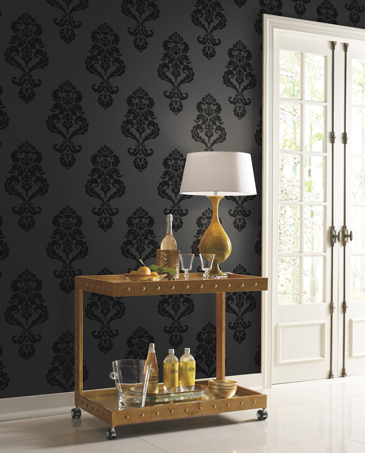 Graphic Damask Black Wallpaper with Monochrome Matte-Gloss Damask Motif - York BL0397