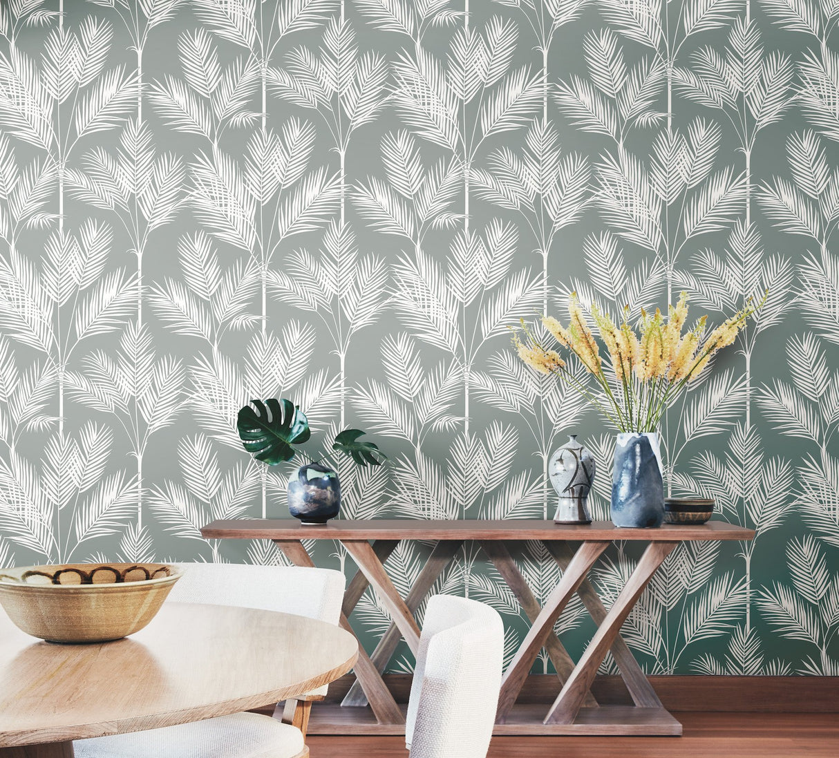 King Palm Silhouette Grey Wallpaper with Botanical Palm Motif - York CV4412