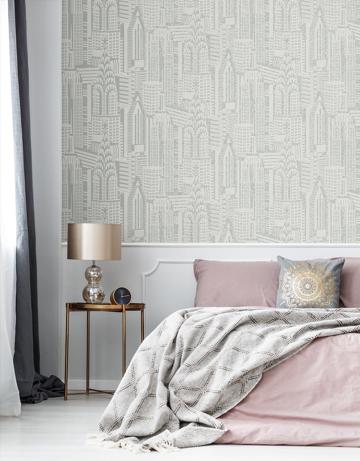 Manhattan Skyline Silver Sky by Deco 2 Metallic Cityscape Wallpaper – Collins & Company DC61507-Sample