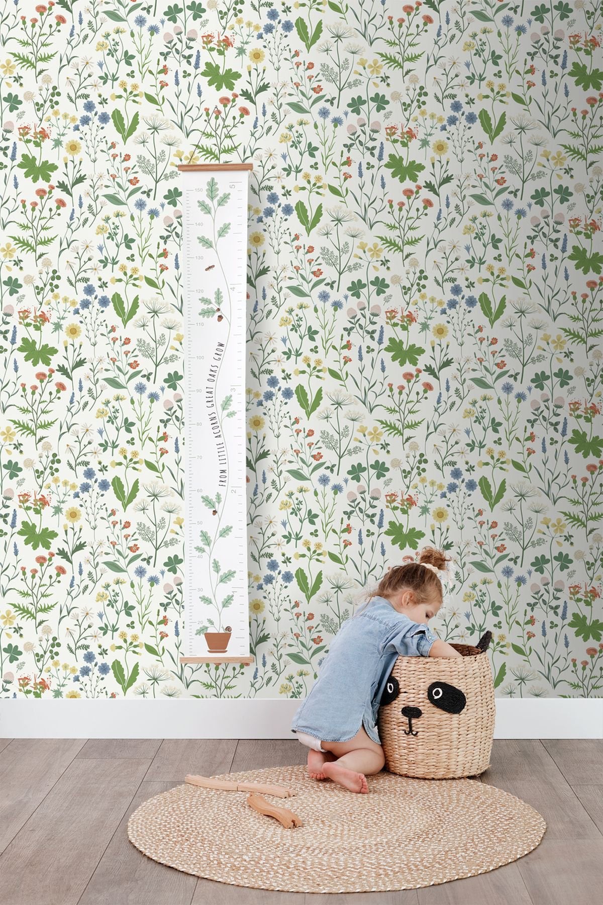 Fiore Green Wildflowers Wallpaper with Botanical Scandinavian Pattern - ESTA Home DD139390
