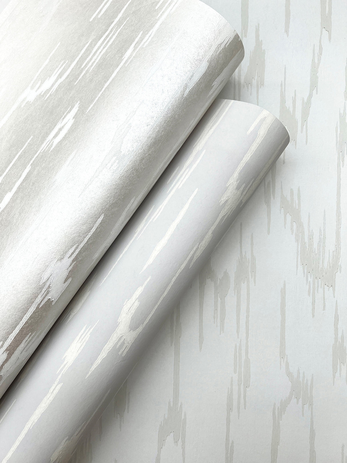Flowing Light Grey by Candice Olson Textured Abstract Non Woven Wallpaper – York Designer Series DF3361