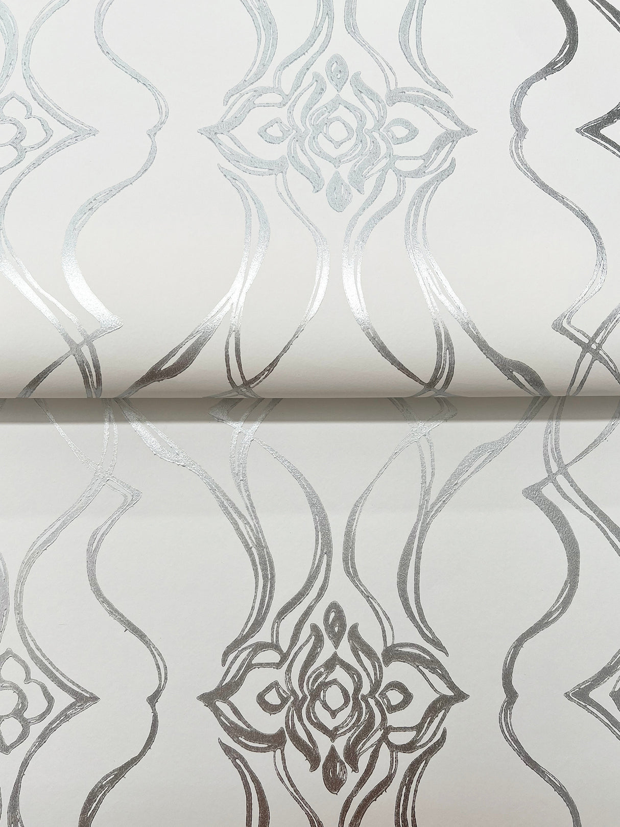 Pirouette White & Silver by Candice Olson Traditional Metallic Non Woven Damask Wallpaper – York Designer Series DF3373