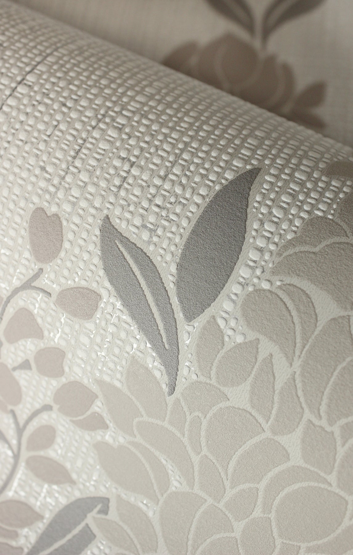 Aisla Neutral Wisteria by Fine Decor Botanical Wallpaper – Brewster Home Fashions FD43673