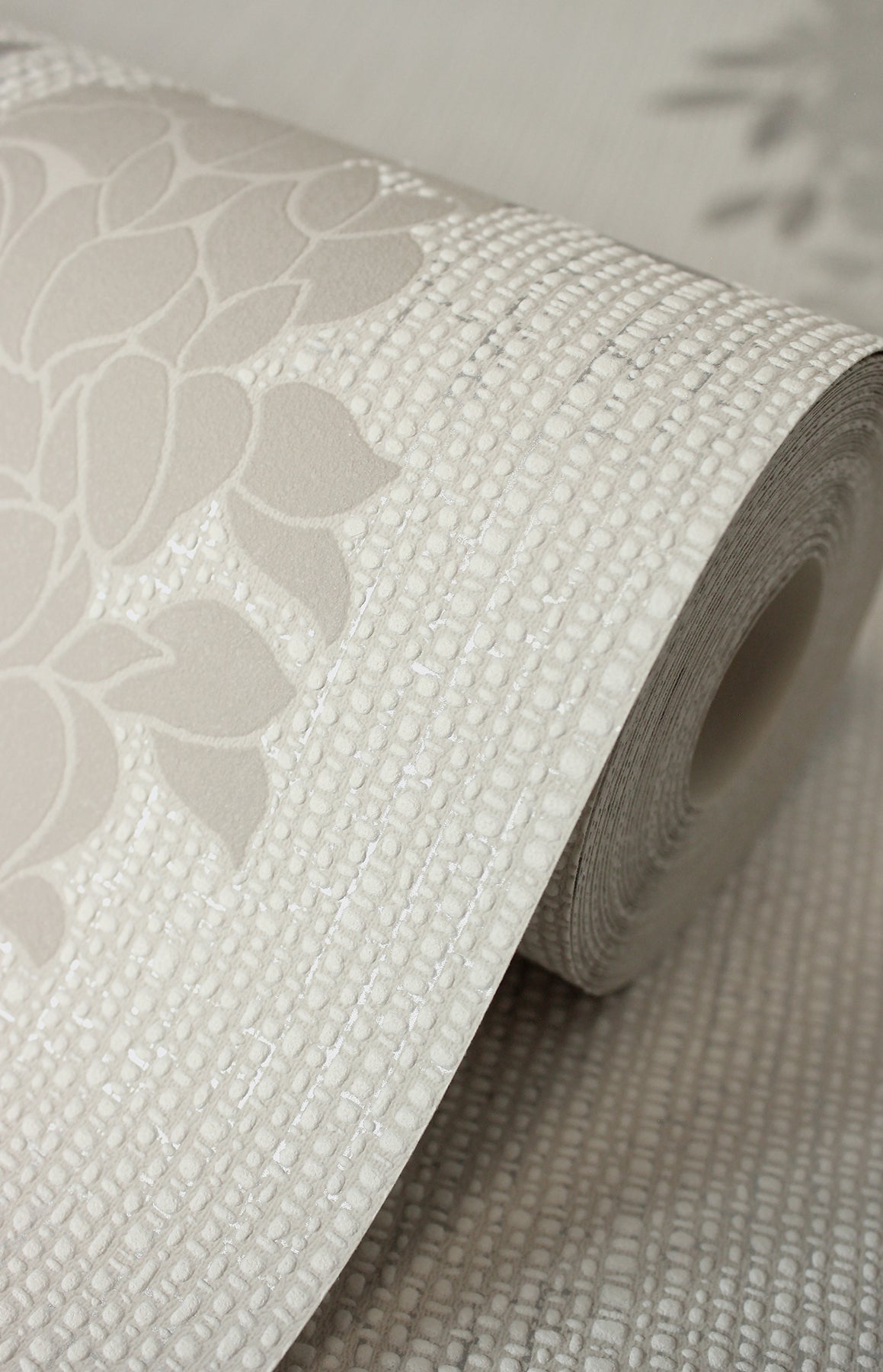 Aisla Neutral Wisteria by Fine Decor Botanical Wallpaper – Brewster Home Fashions FD43673