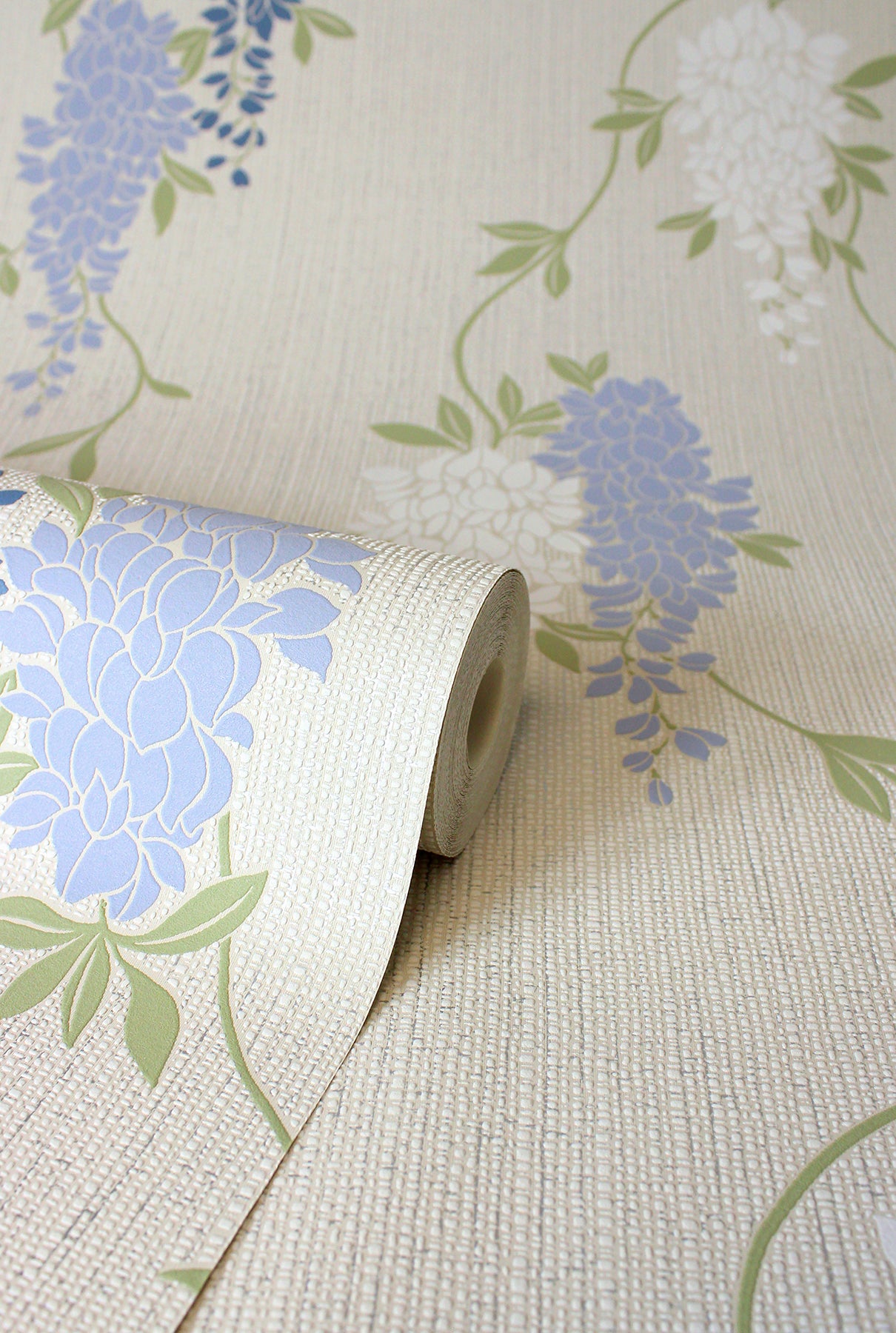 Aisla Blue Wisteria by Fine Decor Expanded Vinyl Botanical Wallpaper 20.9-in x 33-ft – Brewster Home Fashions FD43674