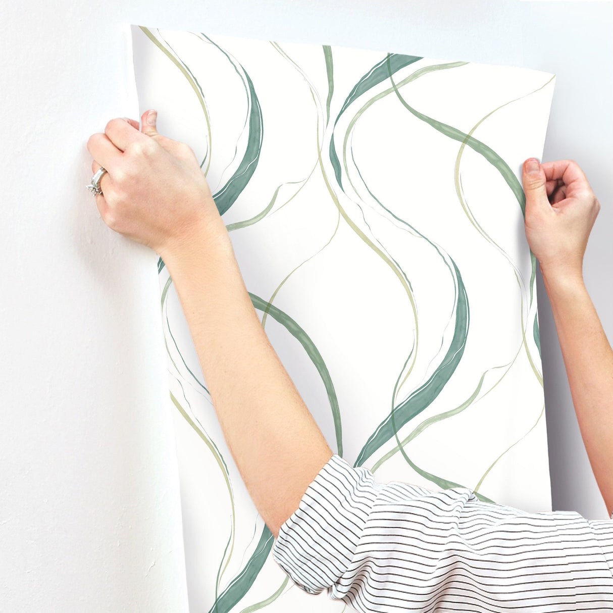 Ink Flow Green Wallpaper with Modern Organic Swirl Pattern - York FM1095