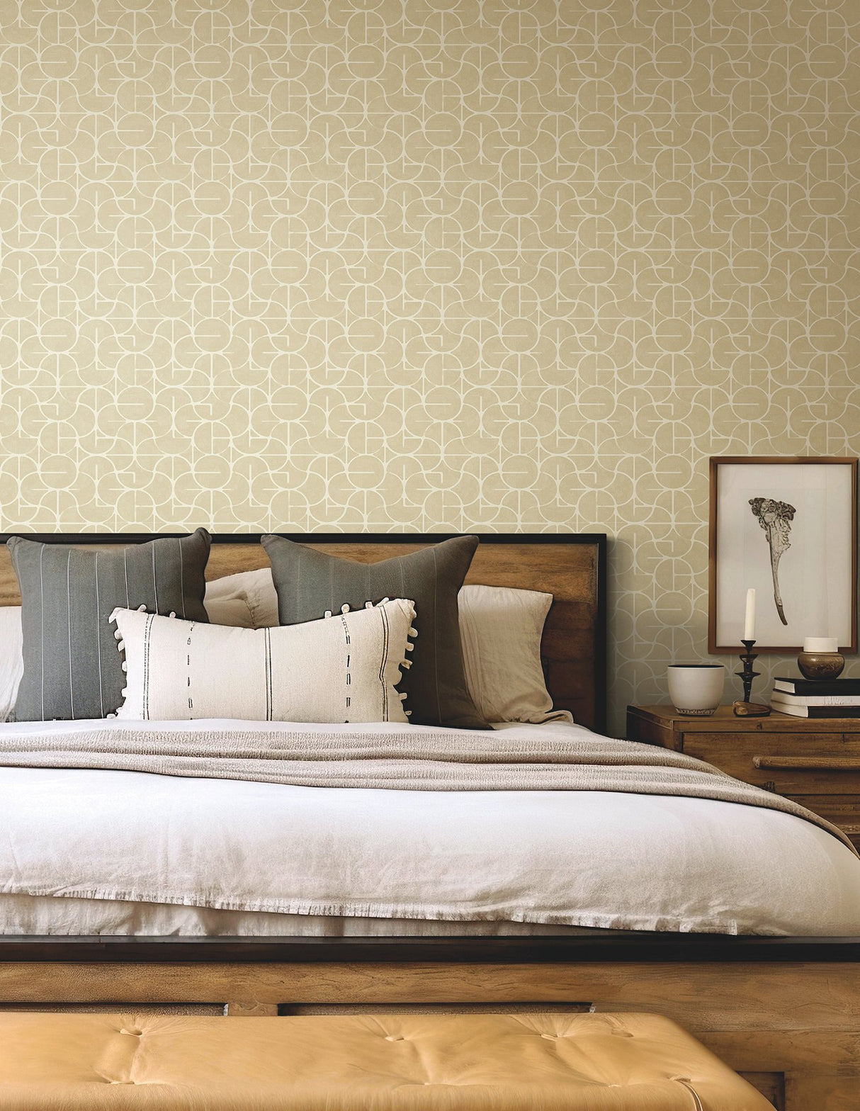 Looking Glass Straw Wallpaper with Metallic Geometric Ogee - York FM1101