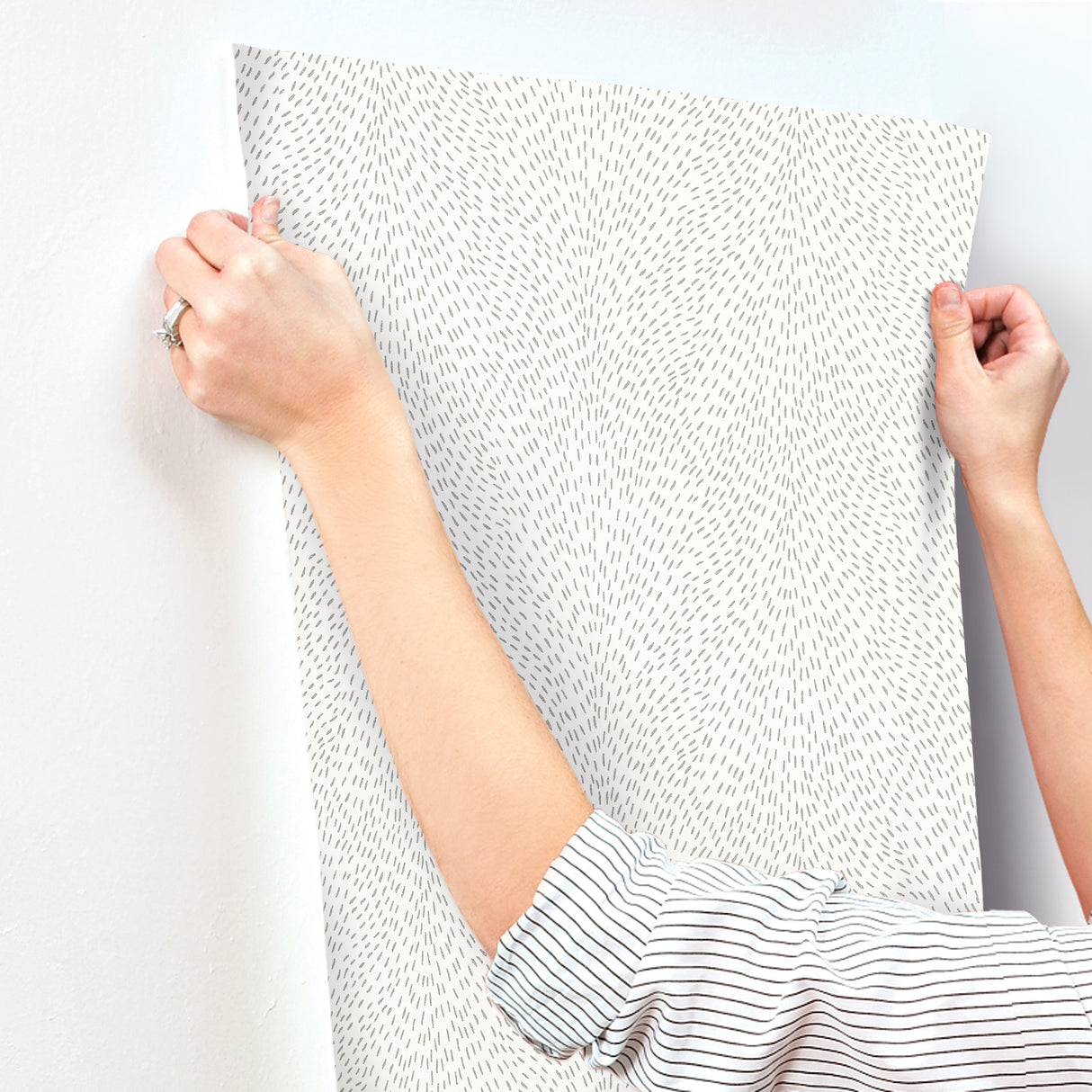 Dew Drop White by York Wallcoverings Glitter Wallpaper – York Wallcoverings GN2593