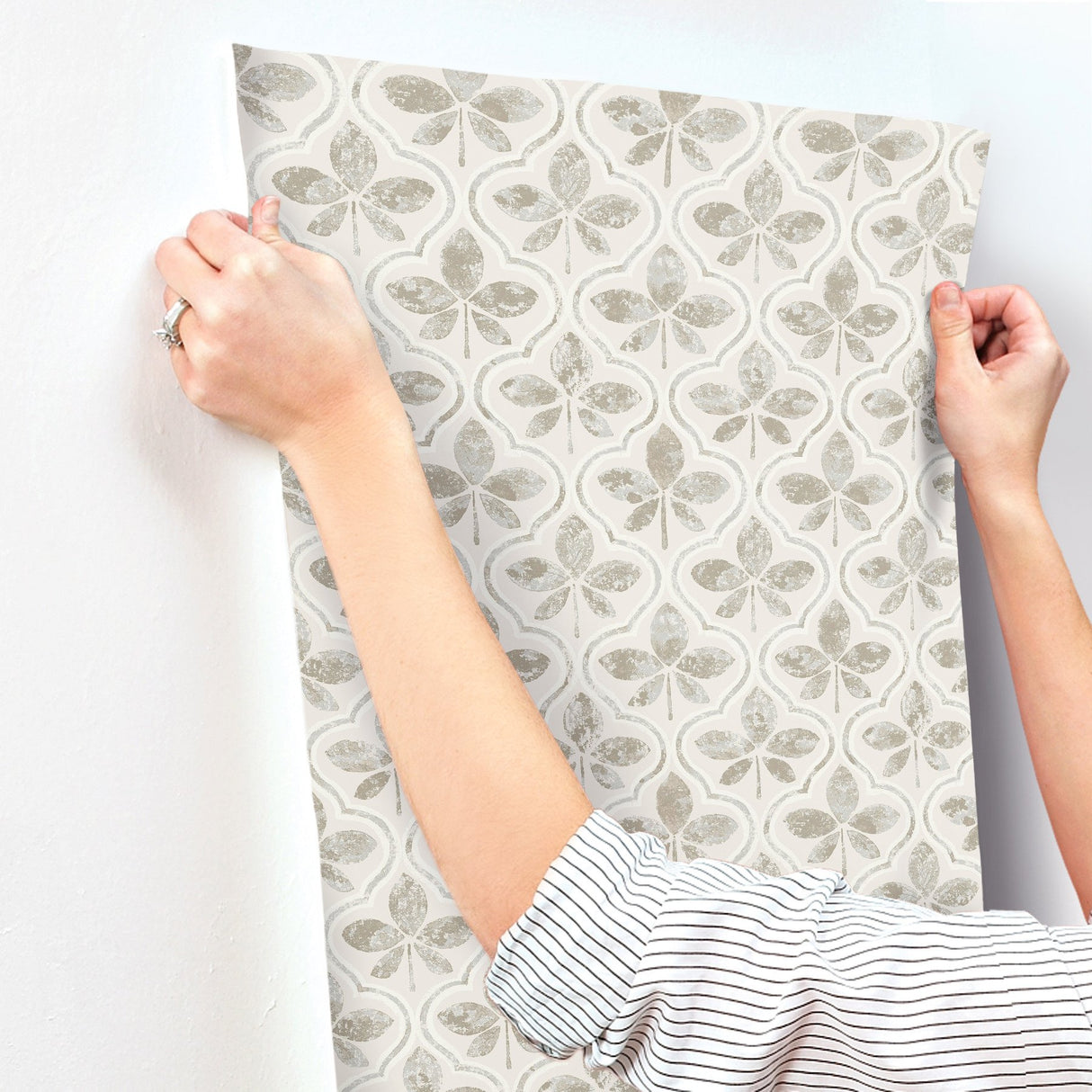 Sevilla Grey Geometric Ogee Leaf Prepasted Wallpaper - York GO8272