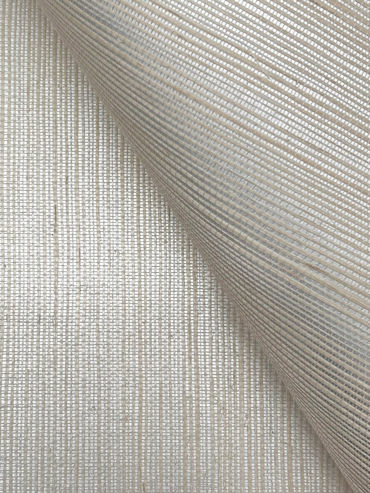 Maguey Sisal Oyster Grasscloth Wallpaper with Metallic Effect - York GV0142NWFD