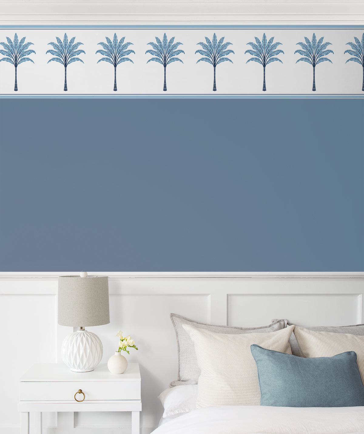 Montgomery Palm Blue Lake by Harry & Grace Peel and Stick Palm Tree Wallpaper Border – Harry & Grace HG10802B